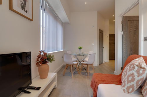 Photo 8 - Stunning 1-bed Apartment in the Heart of Slough