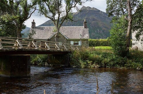 Foto 22 - Enchanting Rustic Cottage W/stunning Views & River