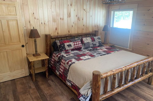 Foto 8 - Back Lake Lodges Lazy Bear Cabin