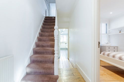 Photo 14 - Bright Welcoming Apartment With Terrace, Fulham 3 bed