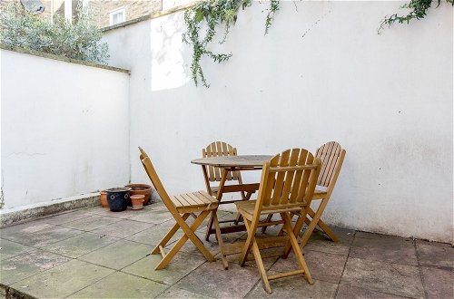 Photo 12 - Bright Welcoming Apartment With Terrace, Fulham 3 bed