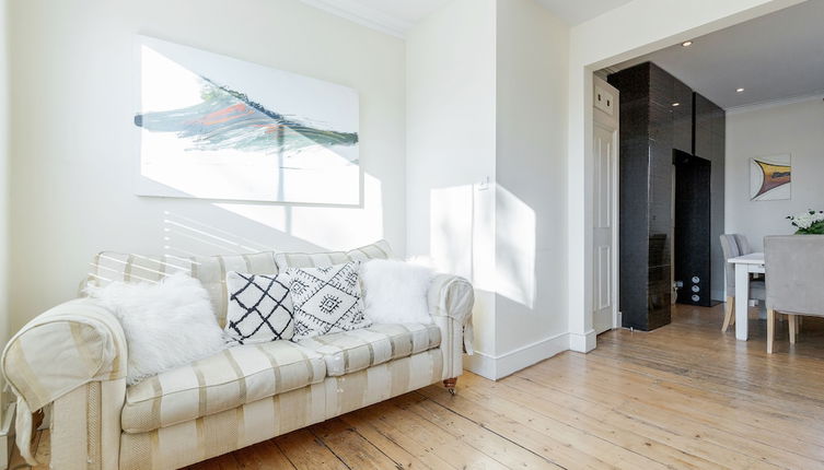 Photo 1 - Bright Welcoming Apartment With Terrace, Fulham 3 bed