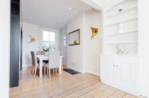 Photo 10 - Bright Welcoming Apartment With Terrace, Fulham 3 bed