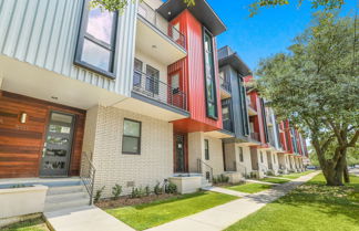 Photo 1 - 4BR Modern Townhouse in Mid City