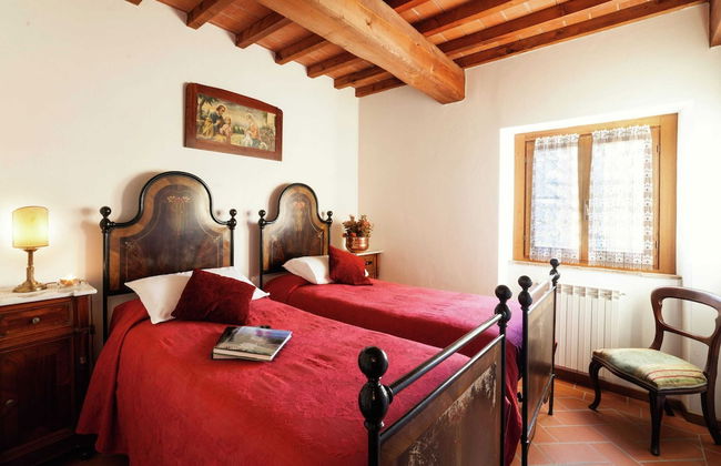 Authentic Farmhouse with Pool, Hot Tub, Playground, Garden - Photo 3