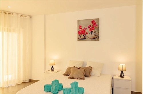 Photo 2 - Inviting 2-bed Apartment in Armação de Pêra