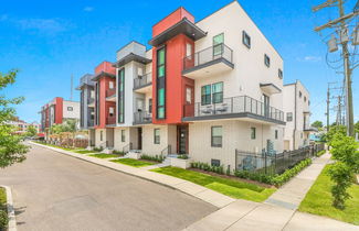 Foto 1 - Modern Townhouse w Balcony