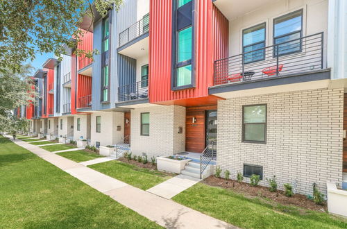 Photo 33 - Modern Townhouse across Lafitte Greenway