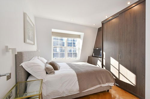 Photo 6 - Amazing Mayfair 2 Bedroom Air Conditioned Wifi