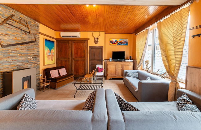 Expansive Holiday Home in Ardennes with Hot Tub - Foto 16