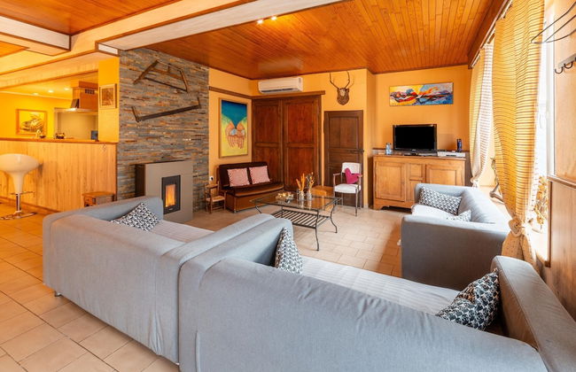 Expansive Holiday Home in Ardennes with Hot Tub - Foto 18