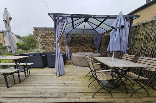 Foto 23 - Expansive Holiday Home in Ardennes with Hot Tub