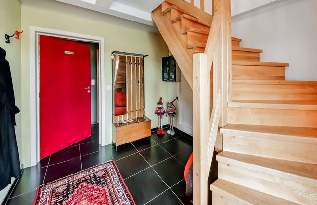 Green Hillside Apartment - Photo 2