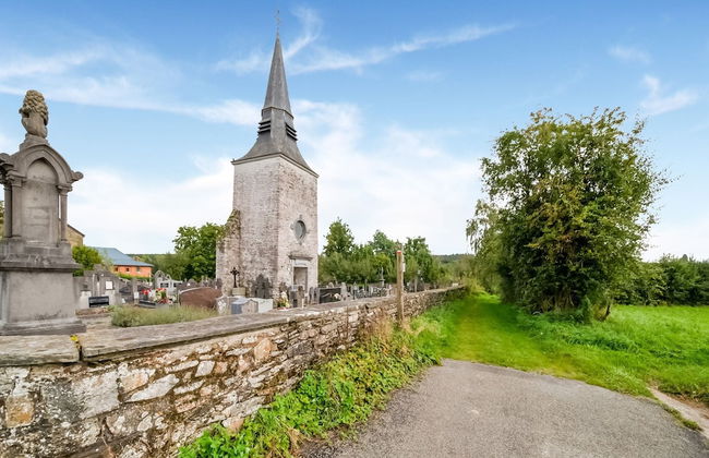 Green Hillside Apartment - Photo 40