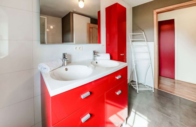 Green Hillside Apartment - Photo 19