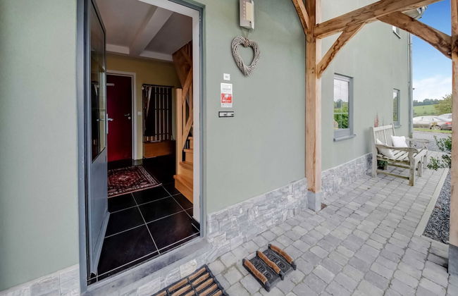 Green Hillside Apartment - Photo 3