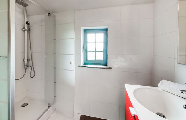 Green Hillside Apartment - Photo 18