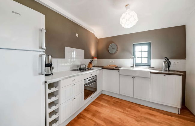 Green Hillside Apartment - Photo 10