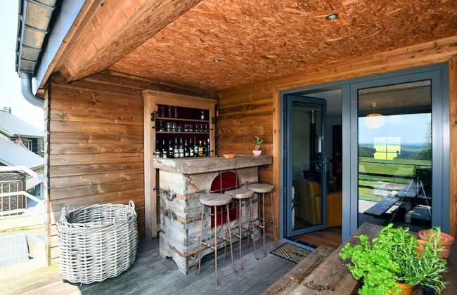 Green Hillside Apartment - Photo 26