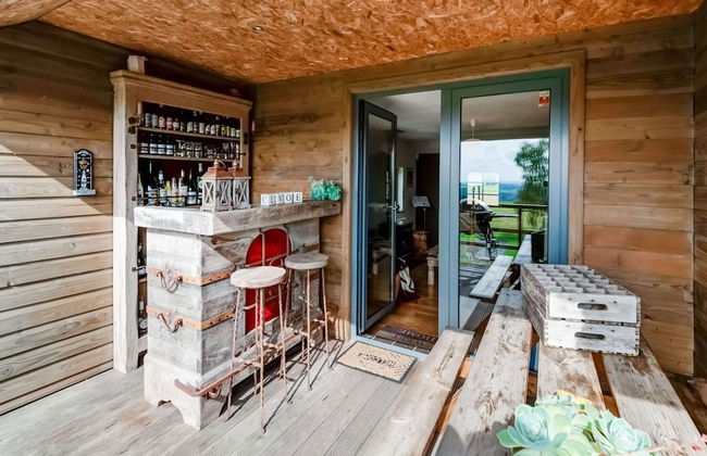 Green Hillside Apartment - Photo 4