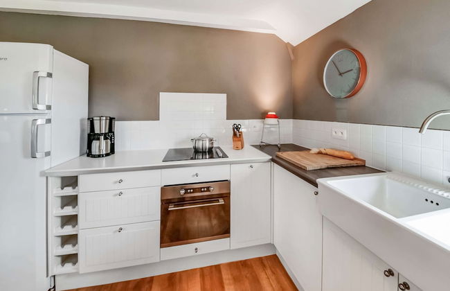 Green Hillside Apartment - Photo 12