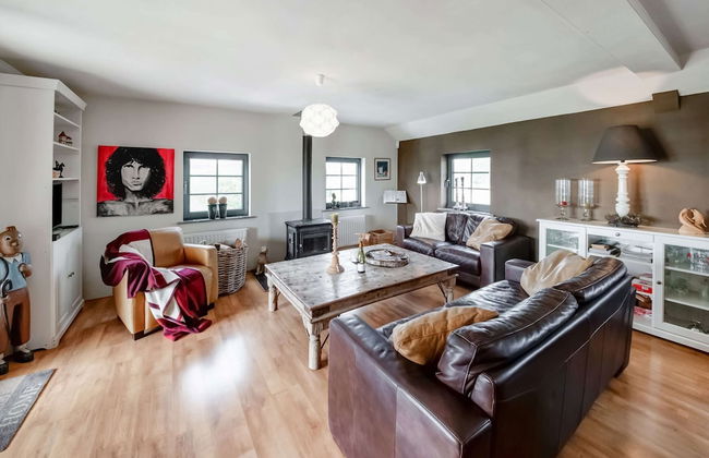 Green Hillside Apartment - Photo 15