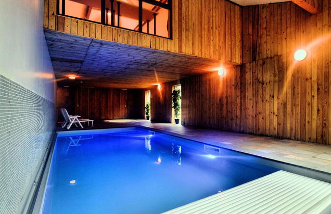 Unique Holiday Home with Pool near Park & Ski Area - Foto 1