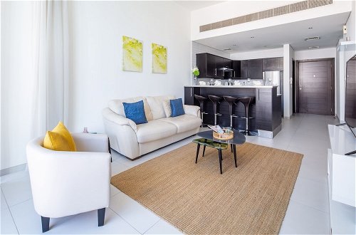 Photo 4 - Vibrant & Ultramodern 1BR Apartment - Dubai Marina