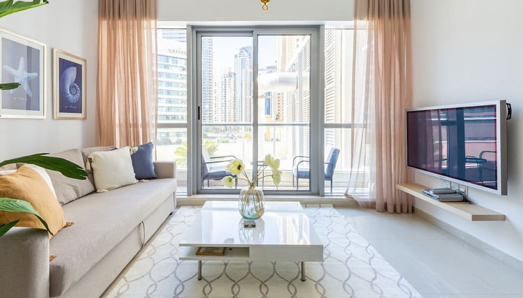 Photo 1 - Flashy & Vibrant 1BR Apartment in Dubai Marina