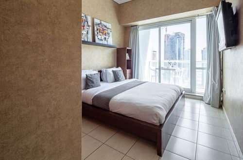 Photo 4 - Fashionable 1BR in the Trendy Jlt! Sleeps 4