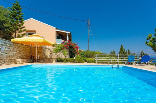 Foto 4 - Dolphin Villa 2 Swimming Pool Walk to Beach Sea Views A C Wifi - 581