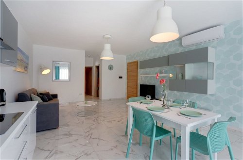 Photo 10 - Marvellous 2 Bedroom Apartment by the Sea