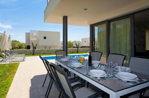 Photo 12 - Luxurious Villa Novigrad With Swimming Pool