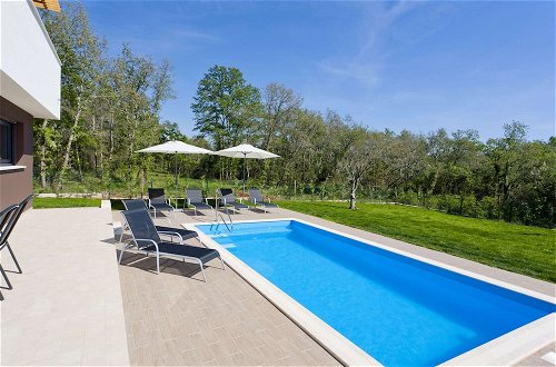 Foto 18 - Luxurious Villa Novigrad With Swimming Pool