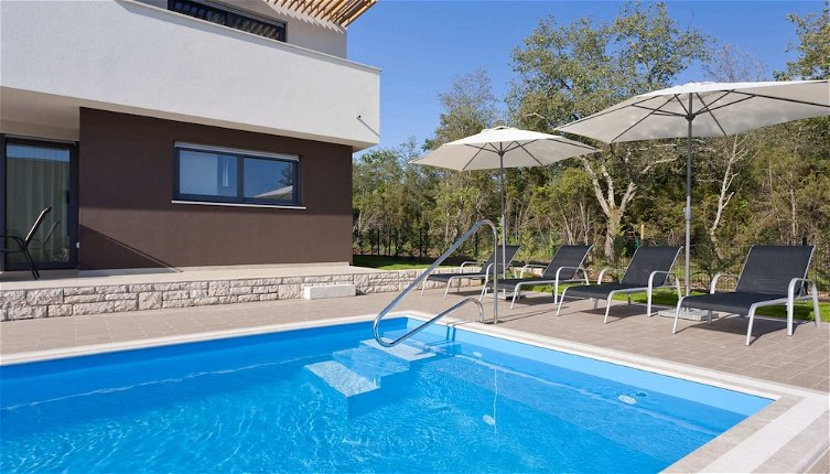 Foto 1 - Luxurious Villa Novigrad With Swimming Pool