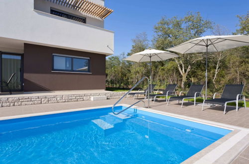 Photo 1 - Luxurious Villa Novigrad With Swimming Pool