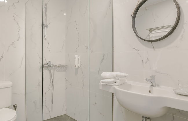 Astra Village Hotel Suites - Photo 40