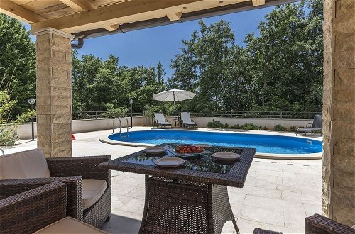 Foto 15 - Luxury Villa Lucia with heated pool