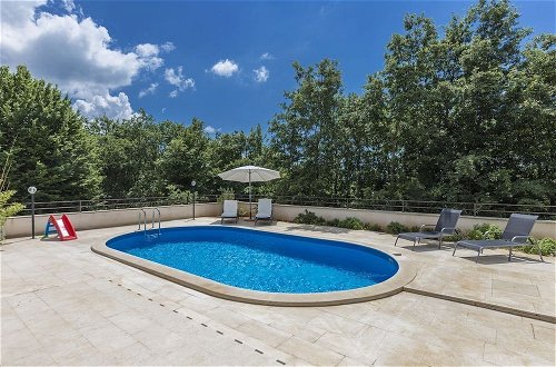 Foto 20 - Luxury Villa Lucia with heated pool