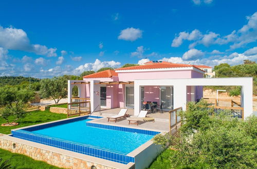 Photo 19 - Vatsa Beach Villa Large Private Pool Walk to Beach Sea Views A C Wifi - 3021