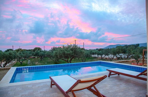 Photo 29 - Vatsa Beach Villa Large Private Pool Walk to Beach Sea Views A C Wifi - 3021