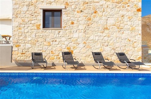 Foto 35 - Villa Lulla Large Heated Private Pool Sea Views A C Wifi - 3200