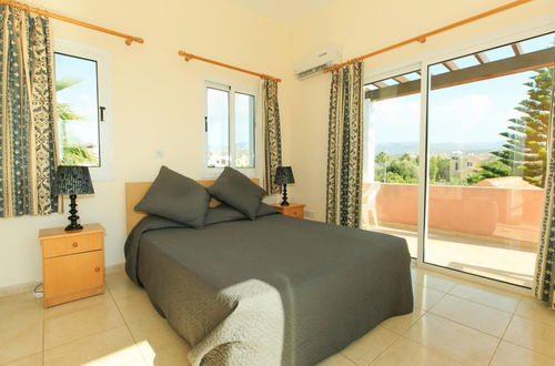 Foto 8 - Villa Zenon Large Private Pool Walk to Beach Sea Views A C Wifi Car Not Required - 2222