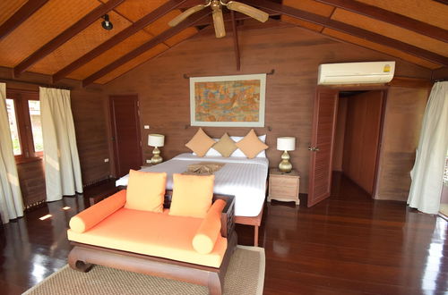 Photo 2 - 3 Bedroom Beach Front Villa with Private Pool - P3 SDV026-By Samui Dream Villas