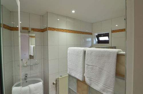 Foto 19 - Luxurious Accommodation, Sauna, Hot Tub, Solarium, Private Bathrooms