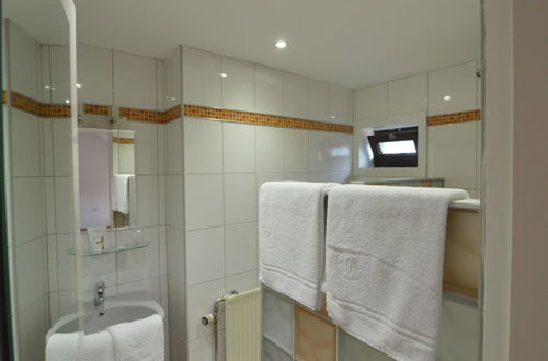 Foto 17 - Luxurious Accommodation, Sauna, Hot Tub, Solarium, Private Bathrooms