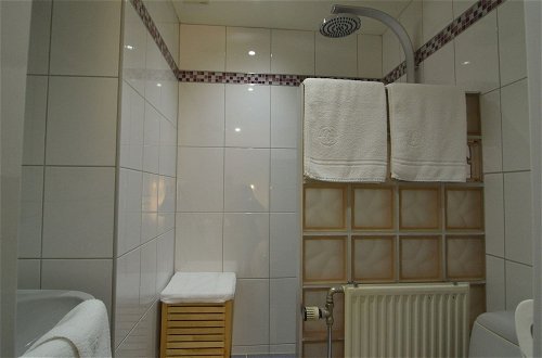 Foto 22 - Luxurious Accommodation, Sauna, Hot Tub, Solarium, Private Bathrooms