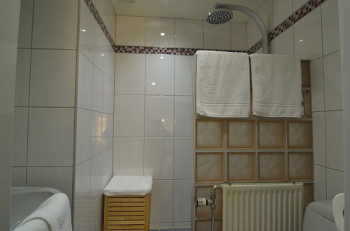 Foto 20 - Luxurious Accommodation, Sauna, Hot Tub, Solarium, Private Bathrooms