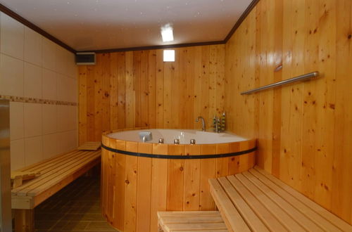 Foto 25 - Luxurious Accommodation, Sauna, Hot Tub, Solarium, Private Bathrooms