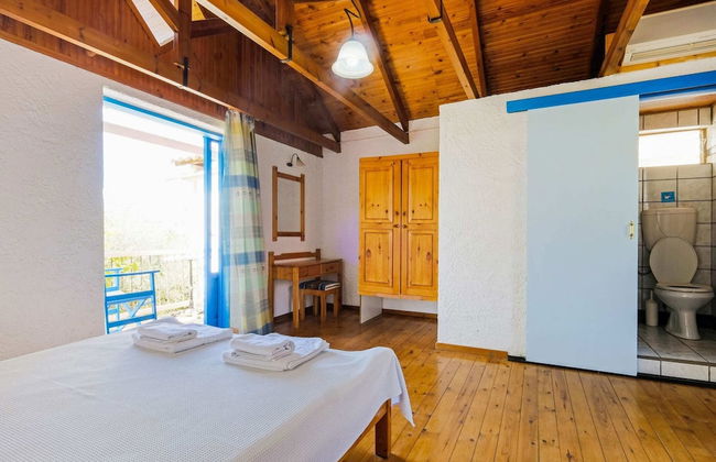 Tranquil Holiday Home in Palaiochora near Sea Beach - Photo 10